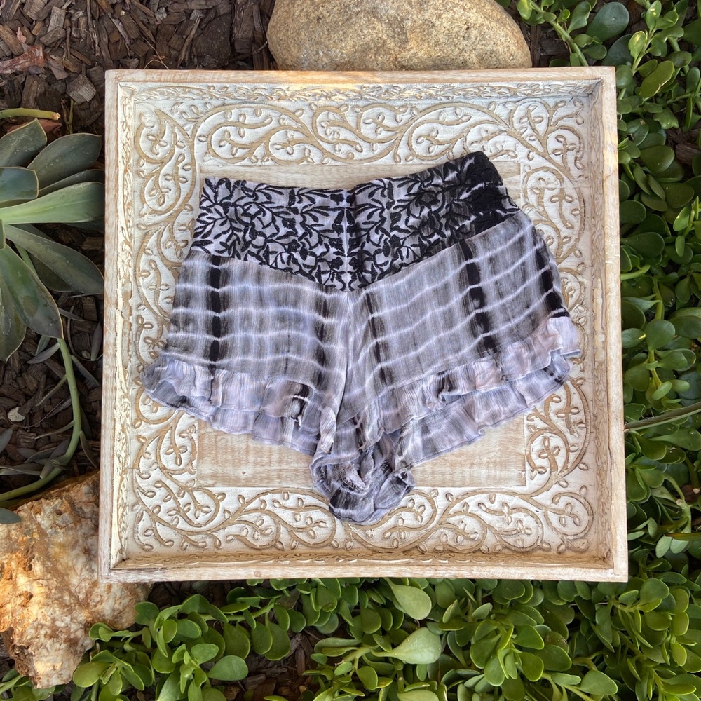 NECTAR BOUTIQUE FLOUNCY SHORTS